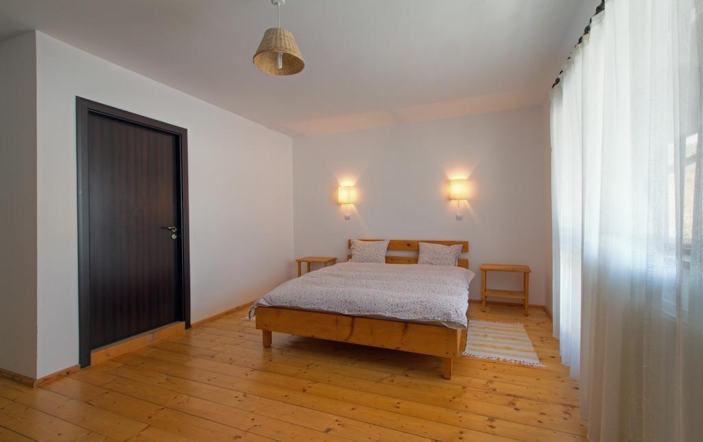 Hotel Casa Georgescu à Rîşnov Extérieur photo