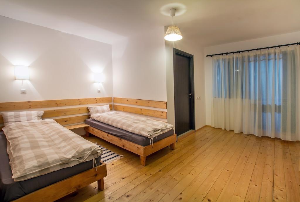 Hotel Casa Georgescu à Rîşnov Extérieur photo